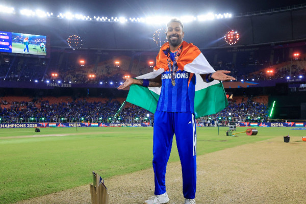 हार्दिक पाण्डयाविरुद्ध राष्ट्रिय झण्डाको अपमान गरेको आरोप